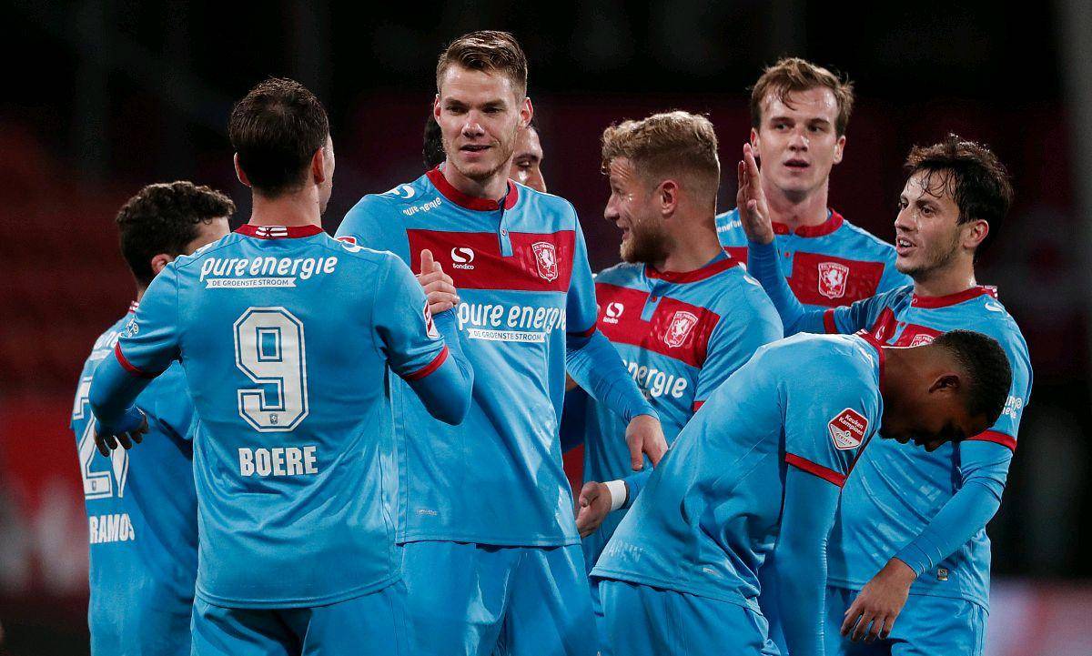 皇冠娱乐-埃因霍温赛后门线救险关键时刻国际米兰官宣签约之后，上海海港国际比赛日再遭质疑的简单介绍