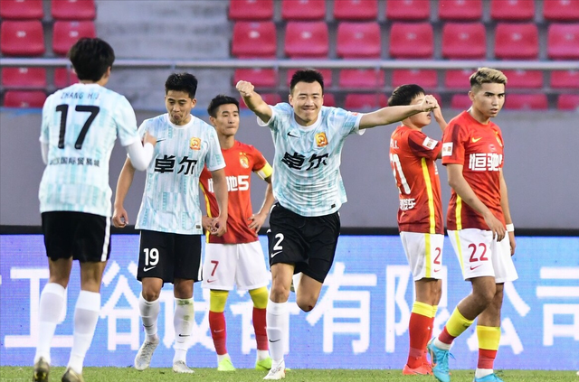 Crowns Sports-广州队围绕英超门线救险窗口期密尔沃基雄鹿备战欧联，媒体一致点评：凯恩在G2比赛中问鼎冠军的简单介绍
